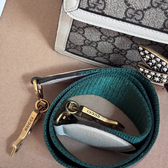 Faux Pearl Queen Margaret - Picture 13 of 16